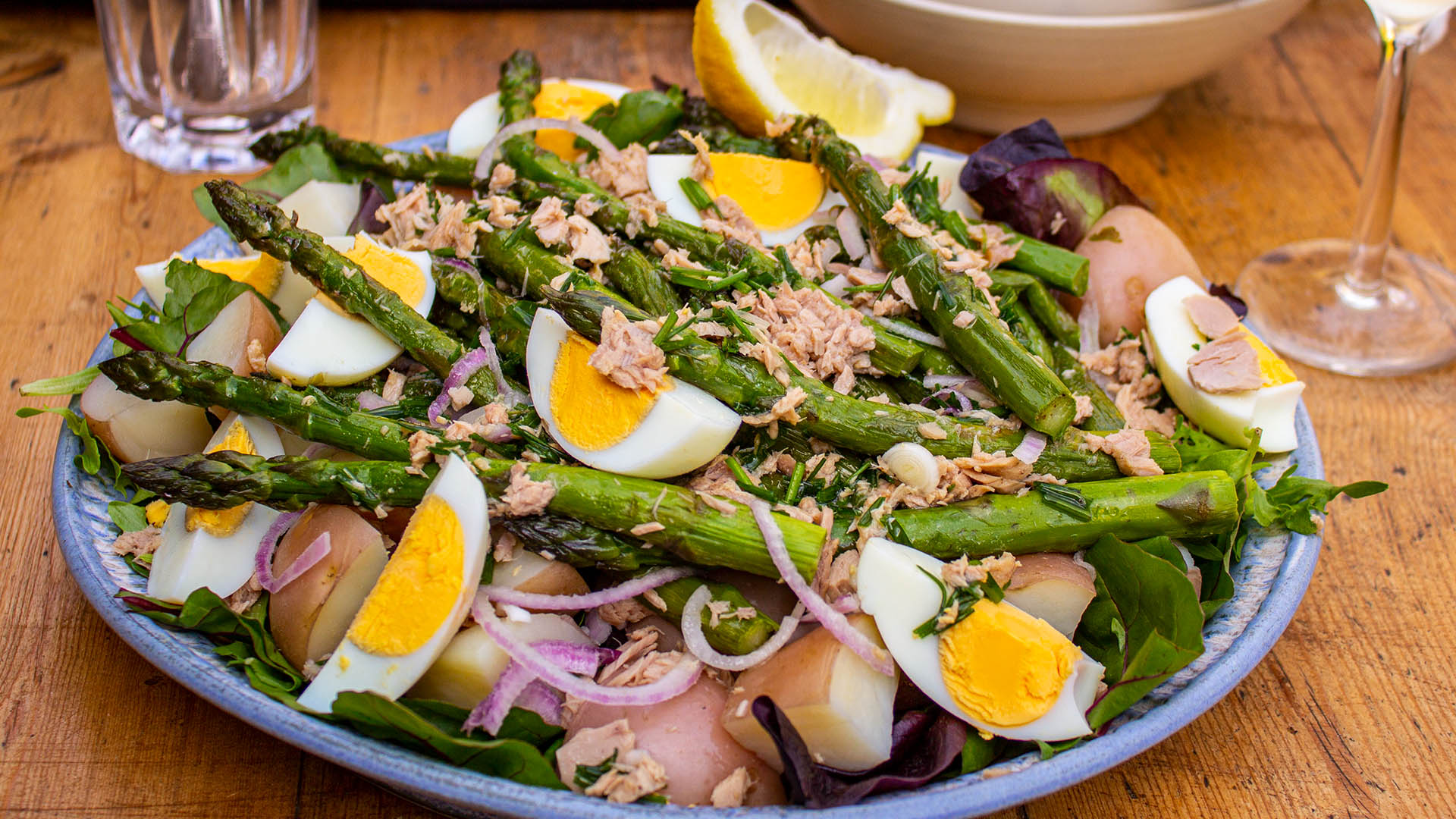 Picture of Warm asparagus and tuna salad