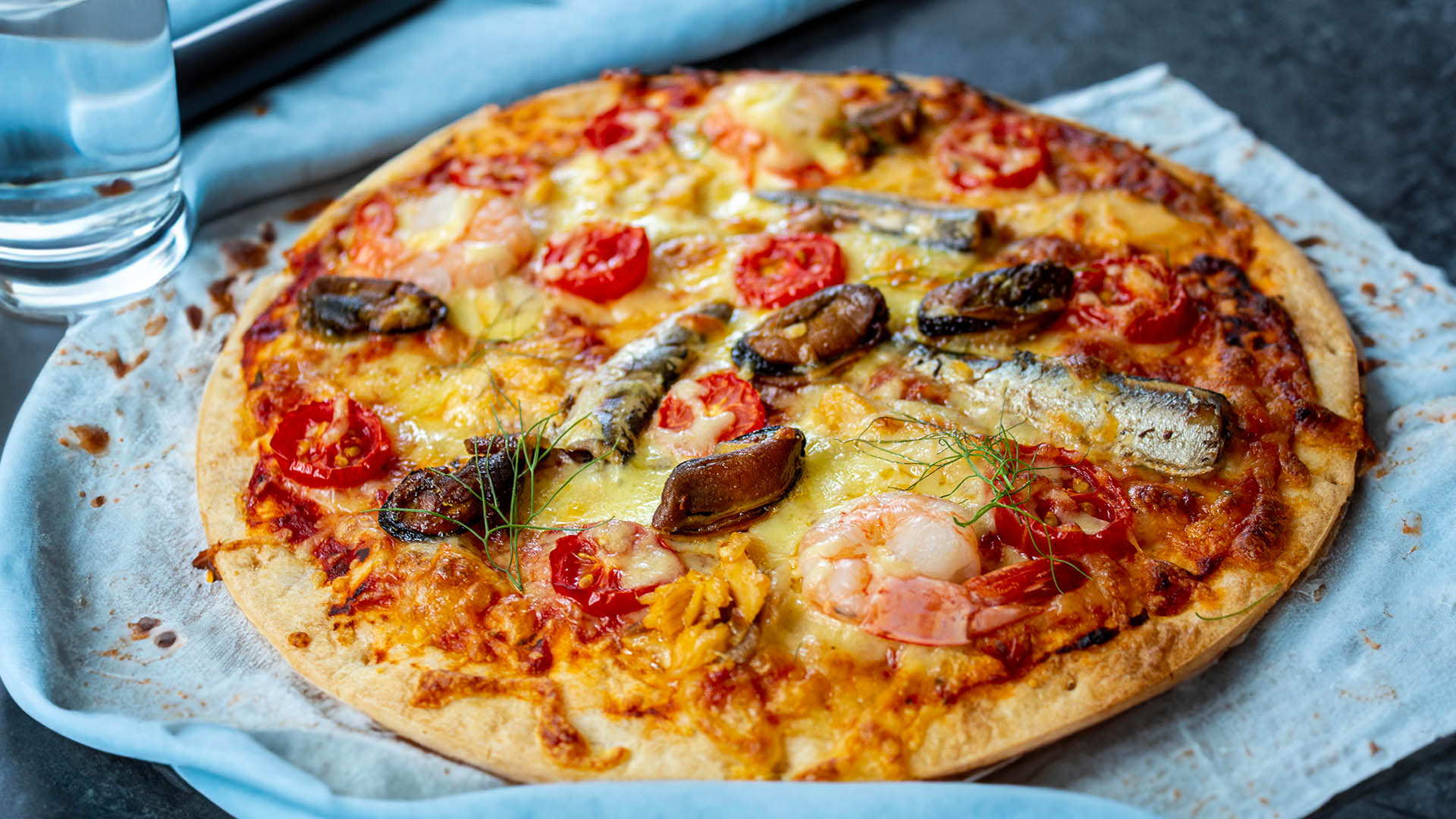 Seafood lovers pizza