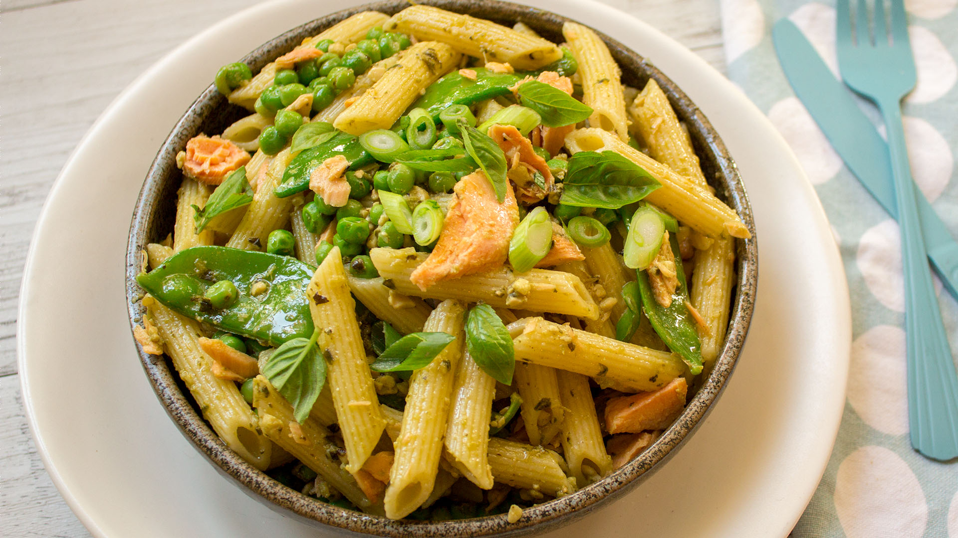 Salmon pesto pea pasta - a quick and easy meal - Seafood Experts